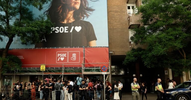 Spain police enter PM Sanchez’s Socialist Party HQ in corruption probe | Politics News Spain police enter PM Sanchez’s Socialist Party HQ in corruption probe | Politics News