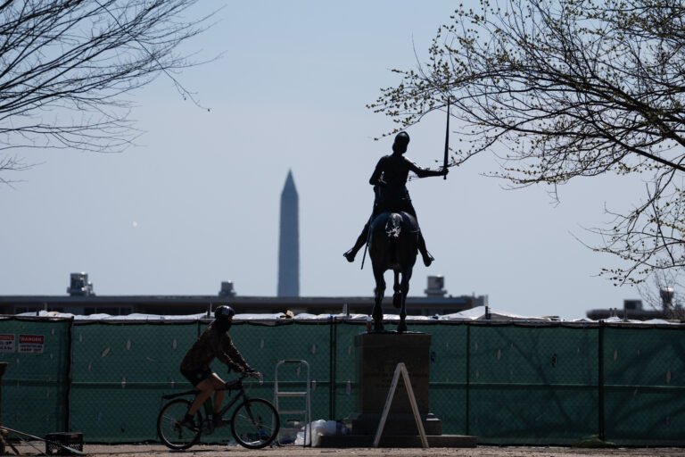 The DC mayor race’s ‘delicate dance’ The DC mayor race’s ‘delicate dance’