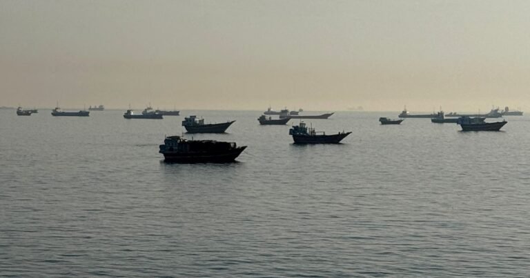 US military launches strikes on southern Iran amid talks in Qatar | US-Israel war on Iran News