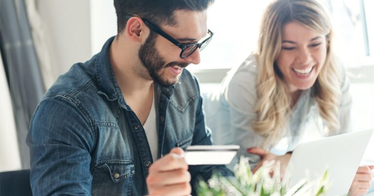 Use the Right Card for Holiday Gifts (Save Hundreds on Interest)