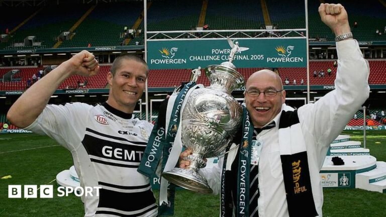 John Kear: Dave Woods pays tribute to rugby league legend John Kear (r) celebrates Hull FC's Challenge Cup final win over Leeds in Cardiff in 2005 with captain Richard Swain