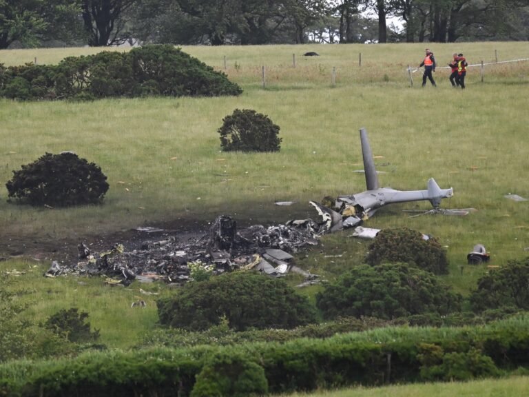 Three British navy personnel killed in helicopter crash in England | Military News Three British navy personnel killed in helicopter crash in England | Military News