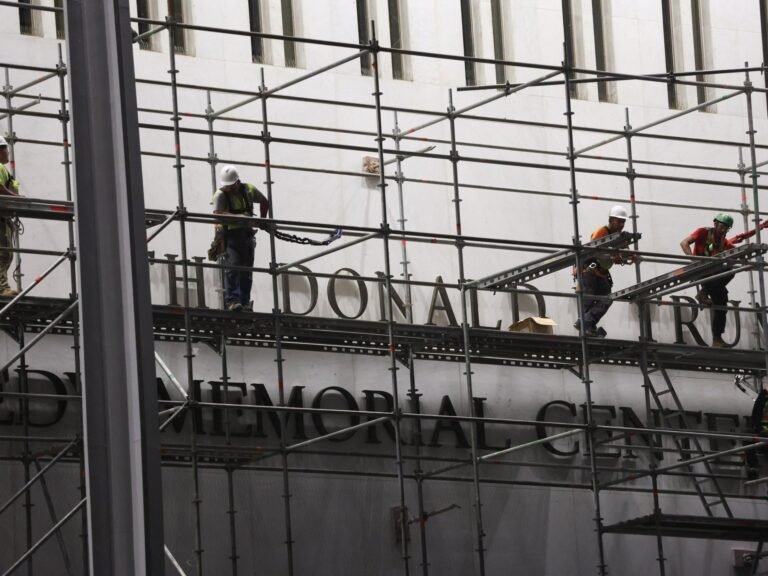 Workers remove Trump’s name from Kennedy Center after court ruling | Donald Trump News Workers remove Trump’s name from Kennedy Center after court ruling | Donald Trump News