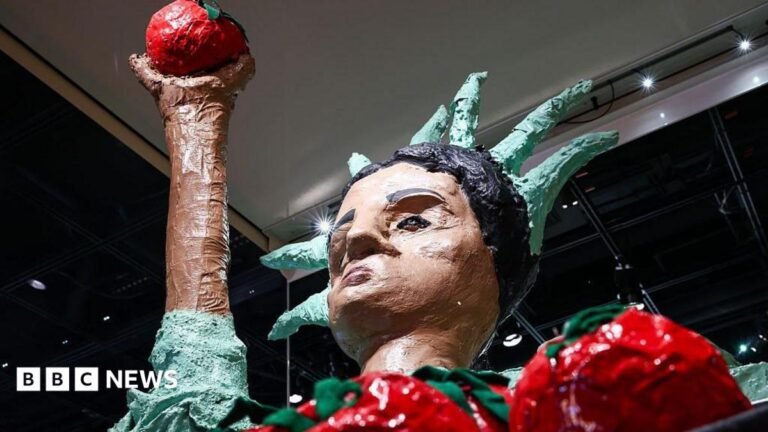 Trump orders Smithsonian to post warnings about ‘inaccurate’ US history The Immokalee Statue of Liberty by Kat Rodriguez inside of the Smithsonian American History Museum