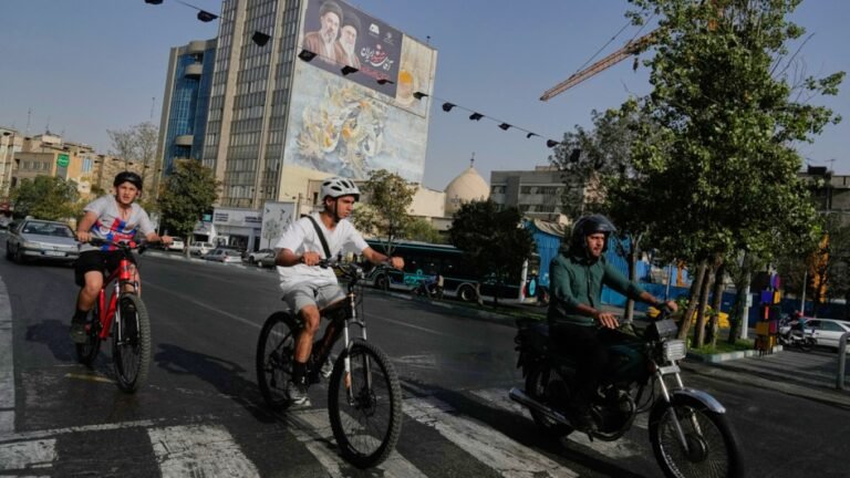 Trump warns of largest strikes on Iran yet as Tehran lashes out across Gulf | US-Israel war on Iran News Trump warns of largest strikes on Iran yet as Tehran lashes out across Gulf | US-Israel war on Iran News
