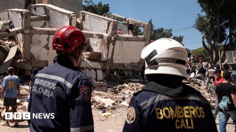 At least 132 killed in Colombia’s largest earthquake in years Residents dig through the debris of a collapsed building after an earthquake, in Cali, Colombia