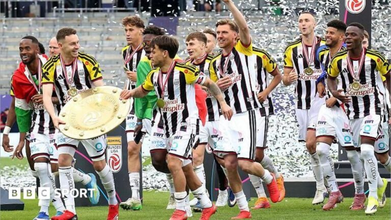 LASK celebrate their title win