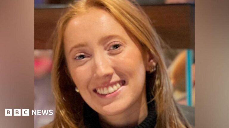 Chloe Moffat: Dad of woman who took her own life says Treasury failed in its duty of care Close up of Chloe Moffat, who has long, red hair, smiling at the camera.