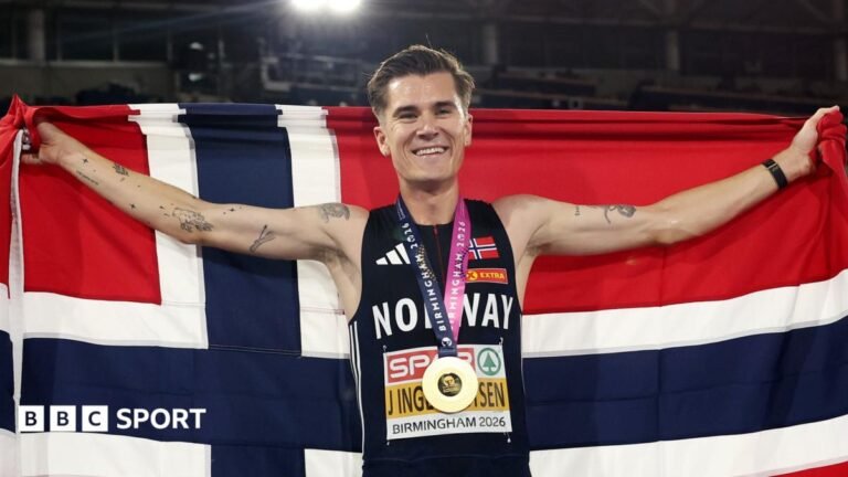 European Athletics Championships 2026: Jakob Ingebrigtsen claims stunning 5,000m gold on injury return Amy Hunt celebrates with her gold medal in Birmingham