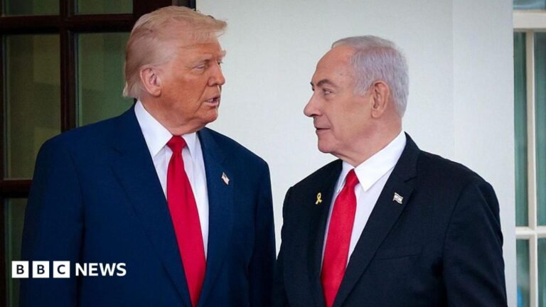 Israel rejects Trump’s 15-point plan for Gaza, Netanyahu says Donald Trump greets Israeli Prime Minister Benjamin Netanyahu as he arrives at the White House.