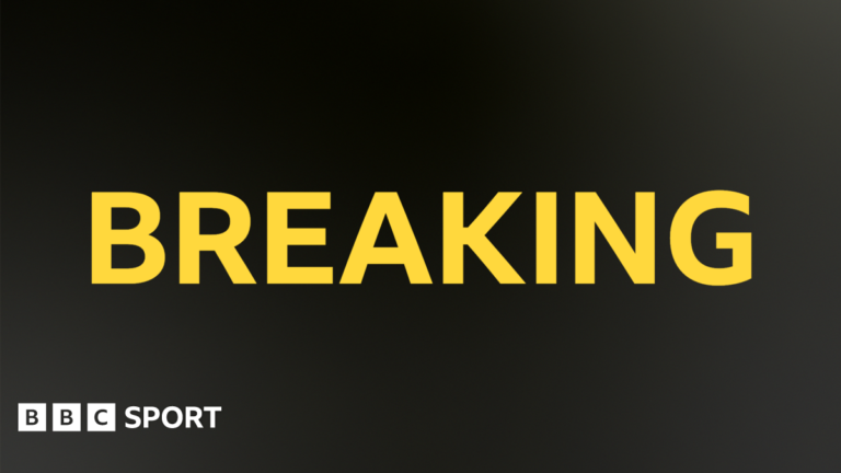 Itauma vs Hrgovic: Briton punches himself out and is stopped in round nine 'Breaking' graphic