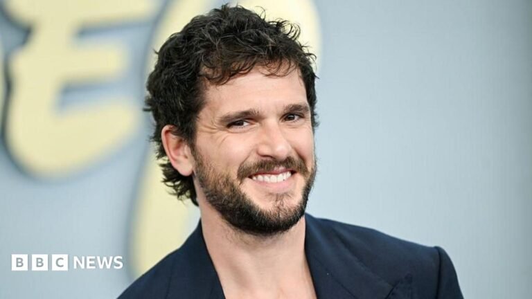 Kit Harington replaces Nicholas Hoult as Gilderoy Lockhart in HBO’s Harry Potter series Kit Harrington seen smiling on the red carpet in a blue blazer on the red carpet in New York in May.