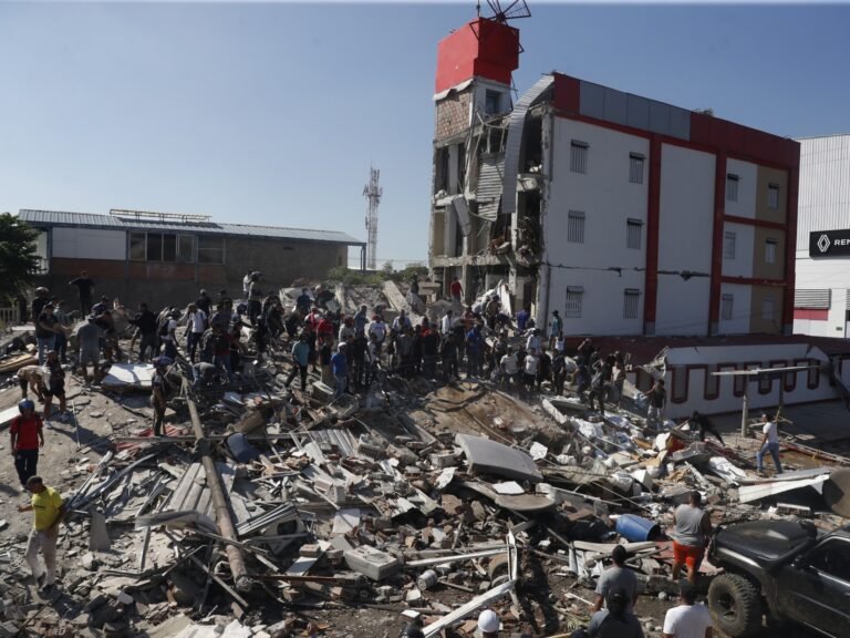 Photos: 7.4-magnitude earthquake rocks western Colombia | Earthquakes News Photos: 7.4-magnitude earthquake rocks western Colombia | Earthquakes News