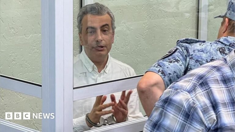 Lev Shlosberg (left, in handcuffs) attends a court hearing in Pskov, western Russia. Photo: 17 September 2026.