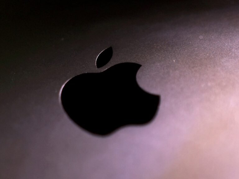 Apple ordered to pay $5.7bn in patent infringement case | Business and Economy News Apple ordered to pay $5.7bn in patent infringement case | Business and Economy News