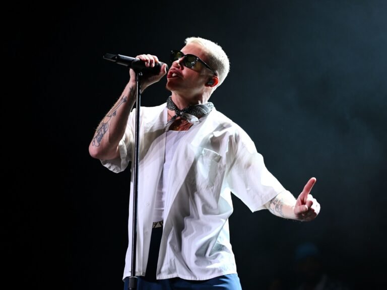 Macklemore pledges $1m in tour earnings to Palestinian groups | Human Rights News