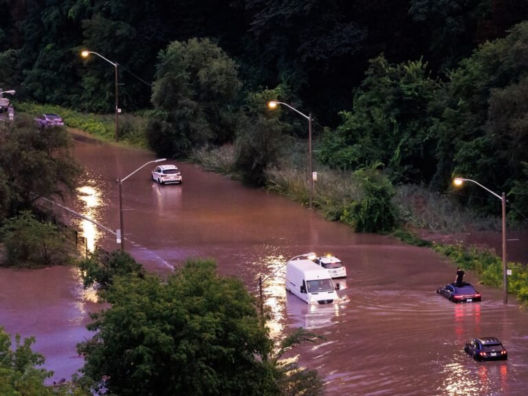 Powerful storm hits Canada’s Toronto, cutting power to tens of thousands | Climate Crisis News Powerful storm hits Canada’s Toronto, cutting power to tens of thousands | Climate Crisis News