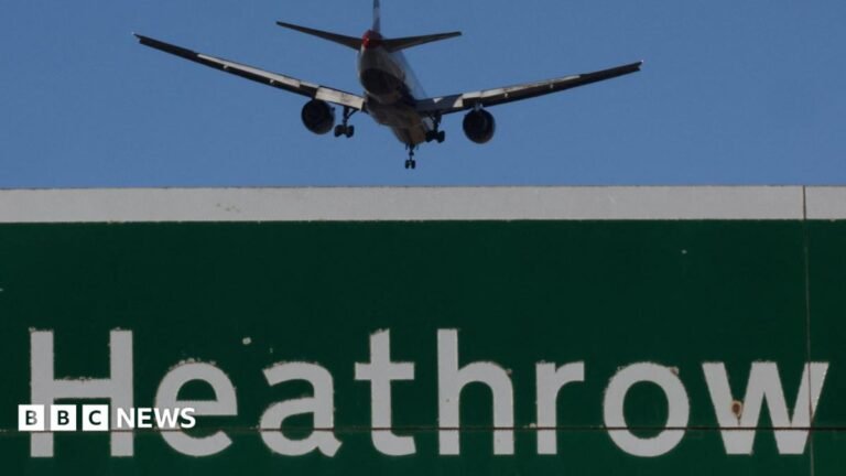 Prime Minister Andy Burnham refuses to back third runway at Heathrow A passenger plane makes its landing approach to Heathrow Airport in London, UK on 9 September, 2026