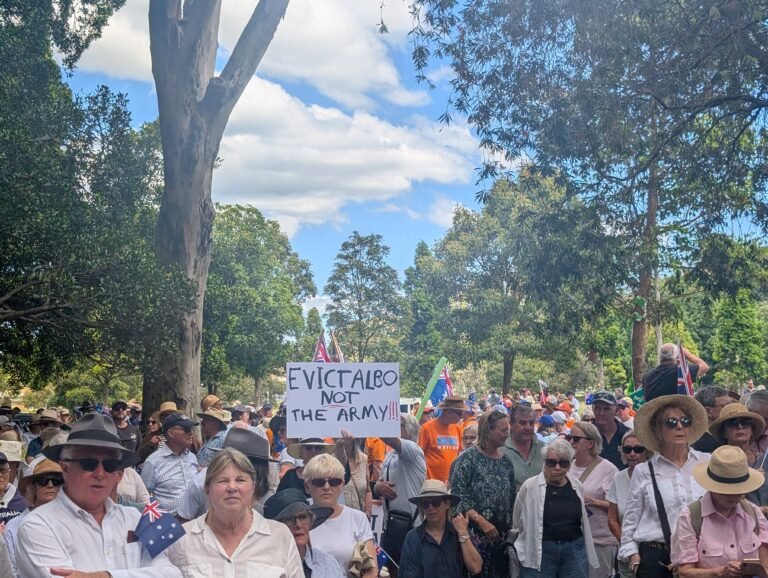 Australian defense land selloff runs into multiparty opposition Australian defense land selloff runs into multiparty opposition