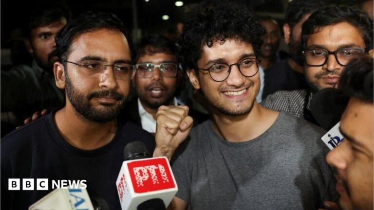 CJP protest: India ‘cockroach’ leaders who called on election chief to quit are freed from jail Somebody holding up a smart-phone in their right hand. The screen is black with 'Revolut' written in white letters.