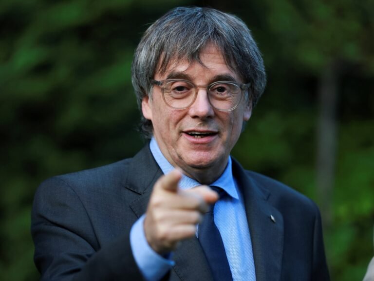 Catalan separatist Puigdemont to return to Spain after warrant lifted | Elections News Catalan separatist Puigdemont to return to Spain after warrant lifted | Elections News