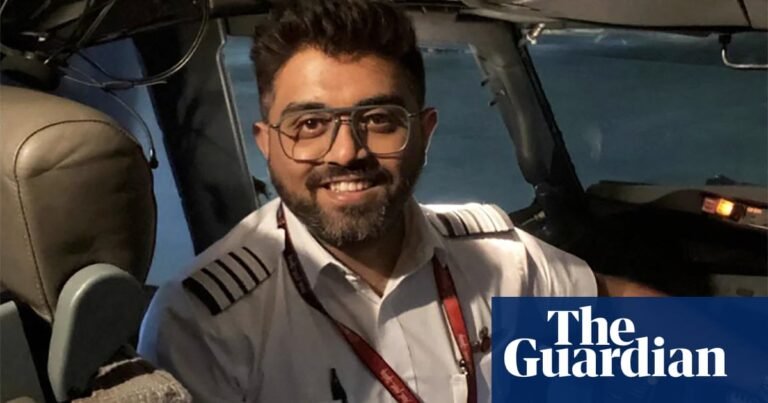 Flydubai co-pilot used crash axe to attack captain, says UAE | Flydubai plane incident Flydubai co-pilot used crash axe to attack captain, says UAE | Flydubai plane incident