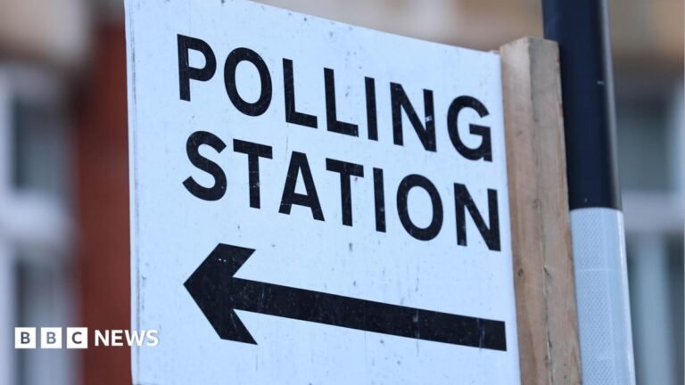 Holborn and St Pancras by-election under way as polls open A polling station sign on a post. Polling station is written in black on a white background, with an arrow pointing to the left below the words