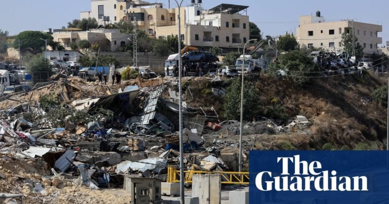 Israeli soldiers raze neighbourhood in Hebron, driving families from homes | West Bank Israeli soldiers raze neighbourhood in Hebron, driving families from homes | West Bank
