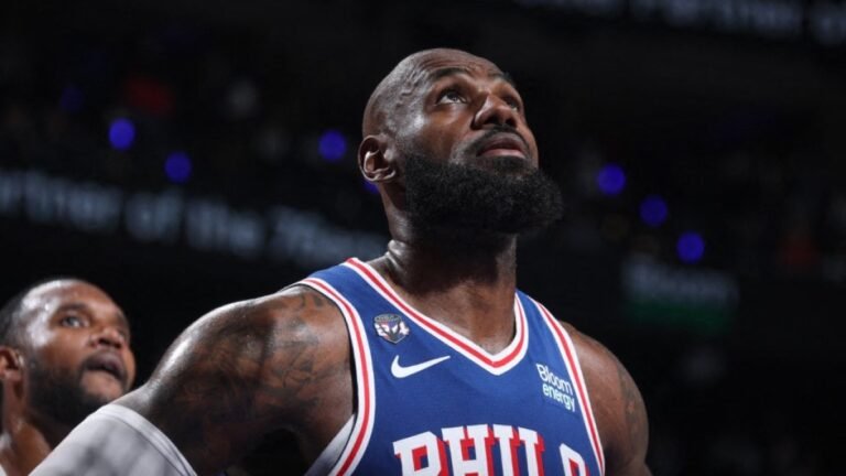 LeBron shrugs off Trump blast in home debut win for Philadelphia 76ers | Basketball LeBron shrugs off Trump blast in home debut win for Philadelphia 76ers | Basketball