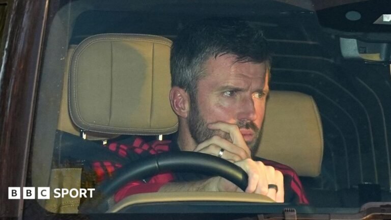 Michael Carrick to stay in charge of Man Utd for Chelsea game Michael Carrick