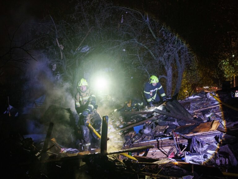 Russian strikes hit Kyiv after Witkoff meets Putin | Russia-Ukraine war News Russian strikes hit Kyiv after Witkoff meets Putin | Russia-Ukraine war News