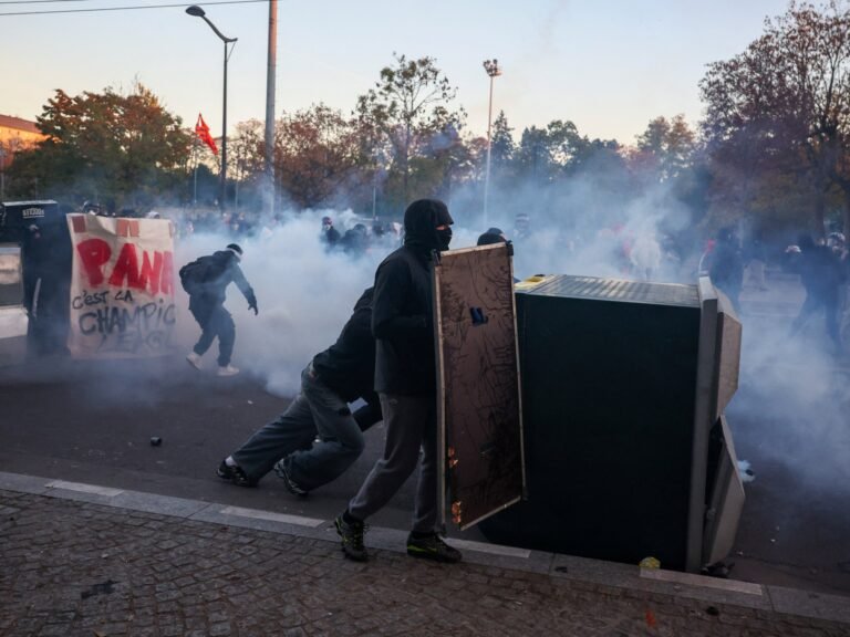 Tension and clashes as hundreds of thousands protest again in France | Protests News Tension and clashes as hundreds of thousands protest again in France | Protests News