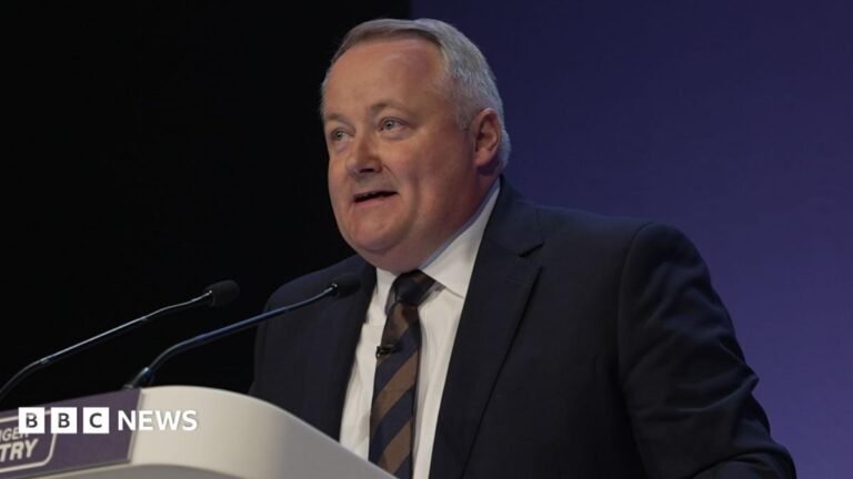 Welsh Tory leader Darren Millar criticises FM for independence push Darren Millar at a lecturn wearing a striped tie and navy suit jacket with a white shirt